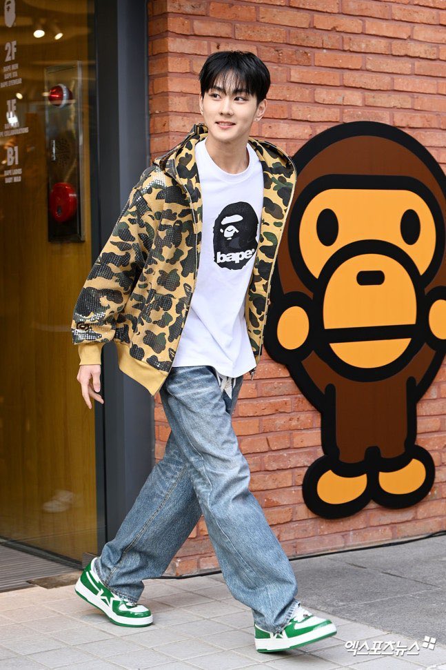 JUNGWONS FIRST SOLO BRAND DEAL THIS YEAR !! you are the youngest person Ever ....