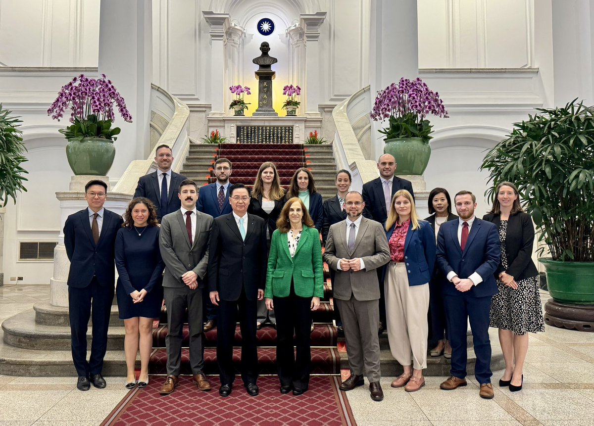 josephwutw's tweet image. Super delighted to welcome @BonnieGlaser, leading another @gmfus delegation to the #NSC, for a very fruitful discussion. Wonderful to see that #Taiwan is receiving more attention from both sides of the #Atlantic for more substantive engagement &amp;amp; cooperation.