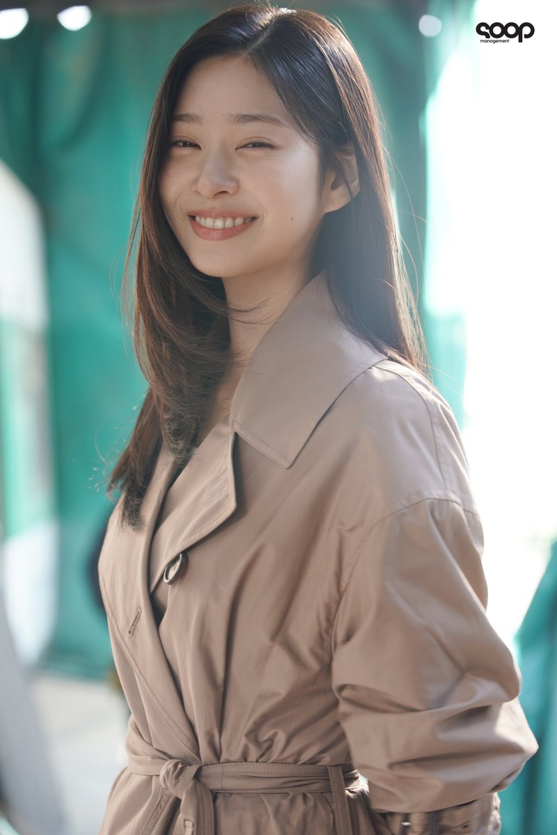 soop_ent's tweet photo. 해사한 민주 배우의 미소에 푹 빠져보세요 😊☺️ https://t.co/QNgVn9ZpMH