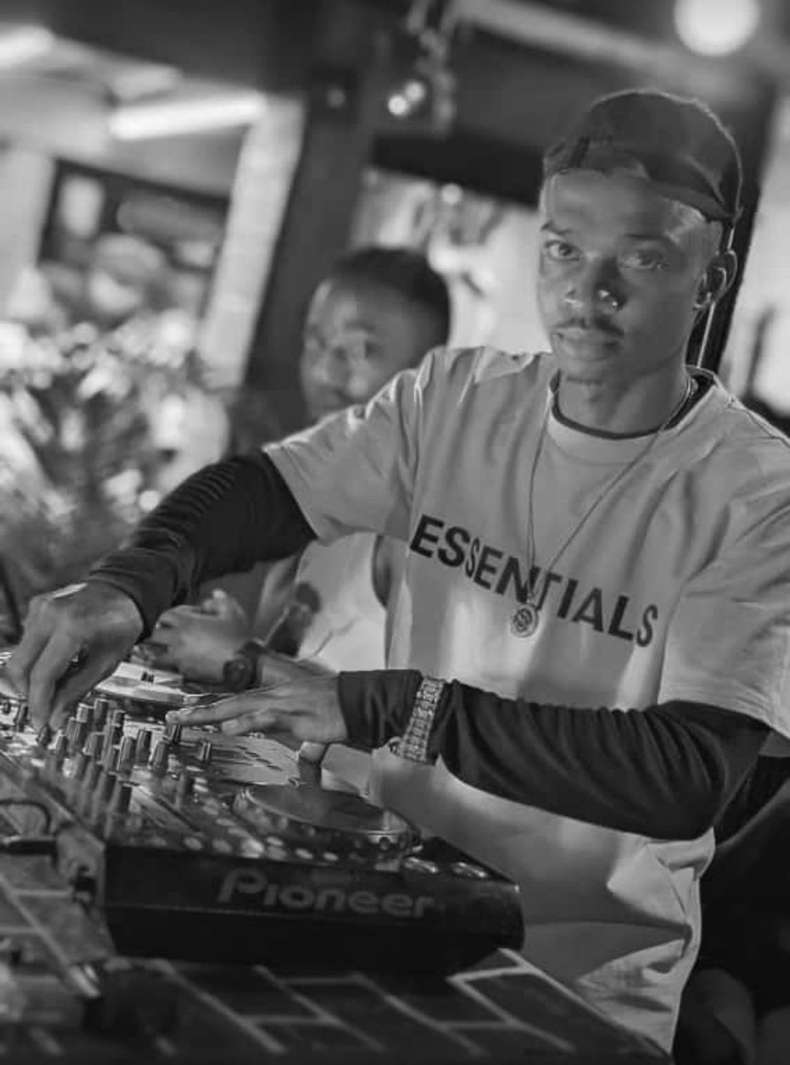 237dj_label's tweet photo. Black 🖤 and white 🤍 
#freakynight https://t.co/X035SMFdDU