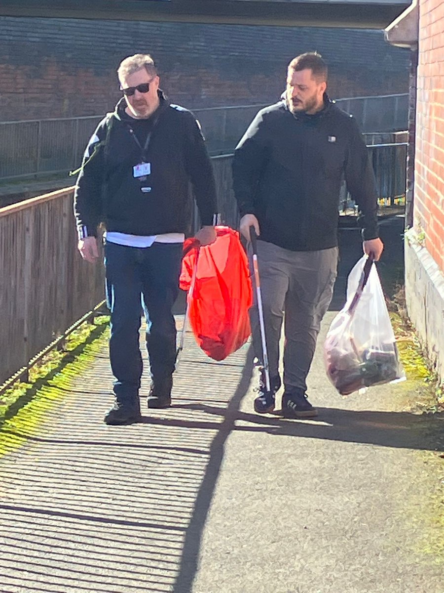 RRR_LUF's tweet image. Roots Community Clean Up ☀️🌿

A brilliant clean up session in the sunshine. Fresh air, teamwork, and everyone pulling together to make a difference.
#RootsCommunity #Teamwork #RedRoseRecovery