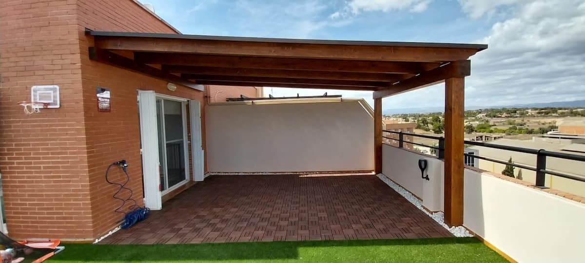 MaderaCastellar's tweet photo. 🌞 Crea un rincón único en tu jardín con nuestras pérgolas de madera exterior. La madera tratada combina resistencia, belleza y estilo natural para espacios al aire libre duraderos. 
#PérgolasDeMaderaExterior #MaderaTratadaExterior #DecoracionExterior https://t.co/sS5qF5biPA