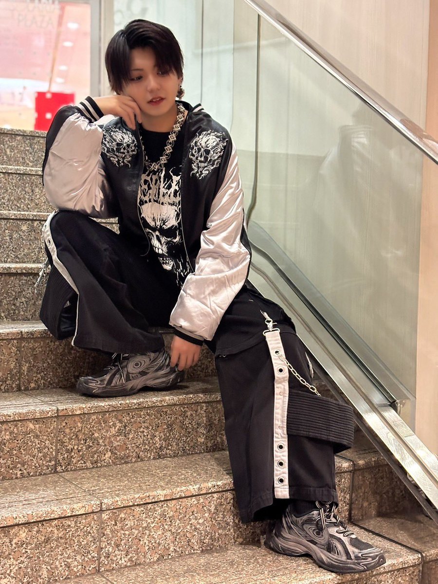 ✨スタッフコーデ✨ REFLEM スカル刺繍闇艶スカジャン レイヤ―ド