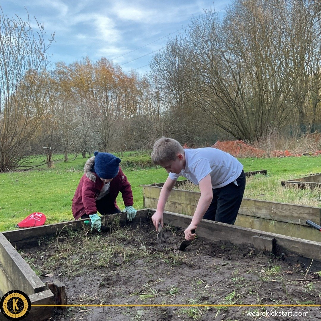 wearekickstart's tweet image. 🌍📚🌱At @StMatthewsPri, the children have created Chinese &amp;amp; Polish books to build cultural understanding and communication ❤️

They’re also growing vegetables, developing teamwork and responsibility 🌱✨

#Inclusion #LearningTogether #GrowingYoungMinds #Kickstart