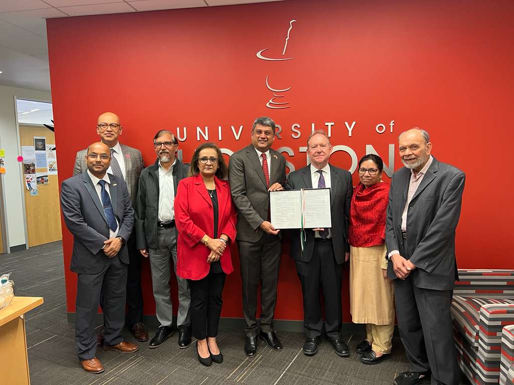 cgihou's tweet photo. Consulate General of India, Houston is pleased to join the University of Houston and Aligarh Muslim University (AMU) for the formal signing of Memorandum of Understanding (MoU) to further collaboration through academic programs in instructions research and faculty development among the faculty and students of both institutions reflecting our shared commitment to knowledge, inclusion, and global engagement.

This agreement builds on the vital role played by alumni and academic leaders in both countries in nurturing long-term partnerships and creating opportunities for young scholars and innovators.

Consul General D.C. Manjunath underlined that such collaborations are key pillars of the India–U.S. higher education partnership and are fully aligned with India’s National Education Policy focus on internationalization of higher education and global academic mobility. He emphasized that sustained academic engagement, mobility of students and faculty, and joint research ecosystems are central to fostering meaningful people-to-people ties between India and the United States. He also urged both the institutions to establish a feedback mechanism to evaluate progress on implementation of the Understanding. 

CGI, Houston enjoys deep and growing linkages with leading U.S. educational institutions, including the University of Houston. Notable initiatives include the ICCR-supported Chair for Indian Studies at UH, with a specific focus on Tamil language, collaboration on geoscience data, including the establishment of a major data repository in partnership with directorate General of Hydrocarbons, showcases how academia and industry can work together to support energy security and cutting-edge research.

CGI, Houston remains committed to supporting universities, scholars, and students across our jurisdiction in building robust academic bridges between India and the United States, and welcomes new proposals for collaboration from higher education and research institutions.

#IndiaUSPartnership #HigherEducation #AcademicCollaboration #IndiaInUSA #CGIHouston
