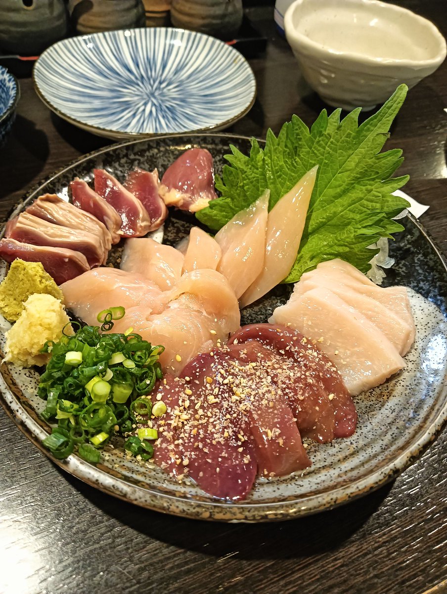 youandells's tweet photo. 繁忙期こそ、焦らず確認していくことが大事。鳥刺しが癒やしてくれる https://t.co/WJWIDU2MHb