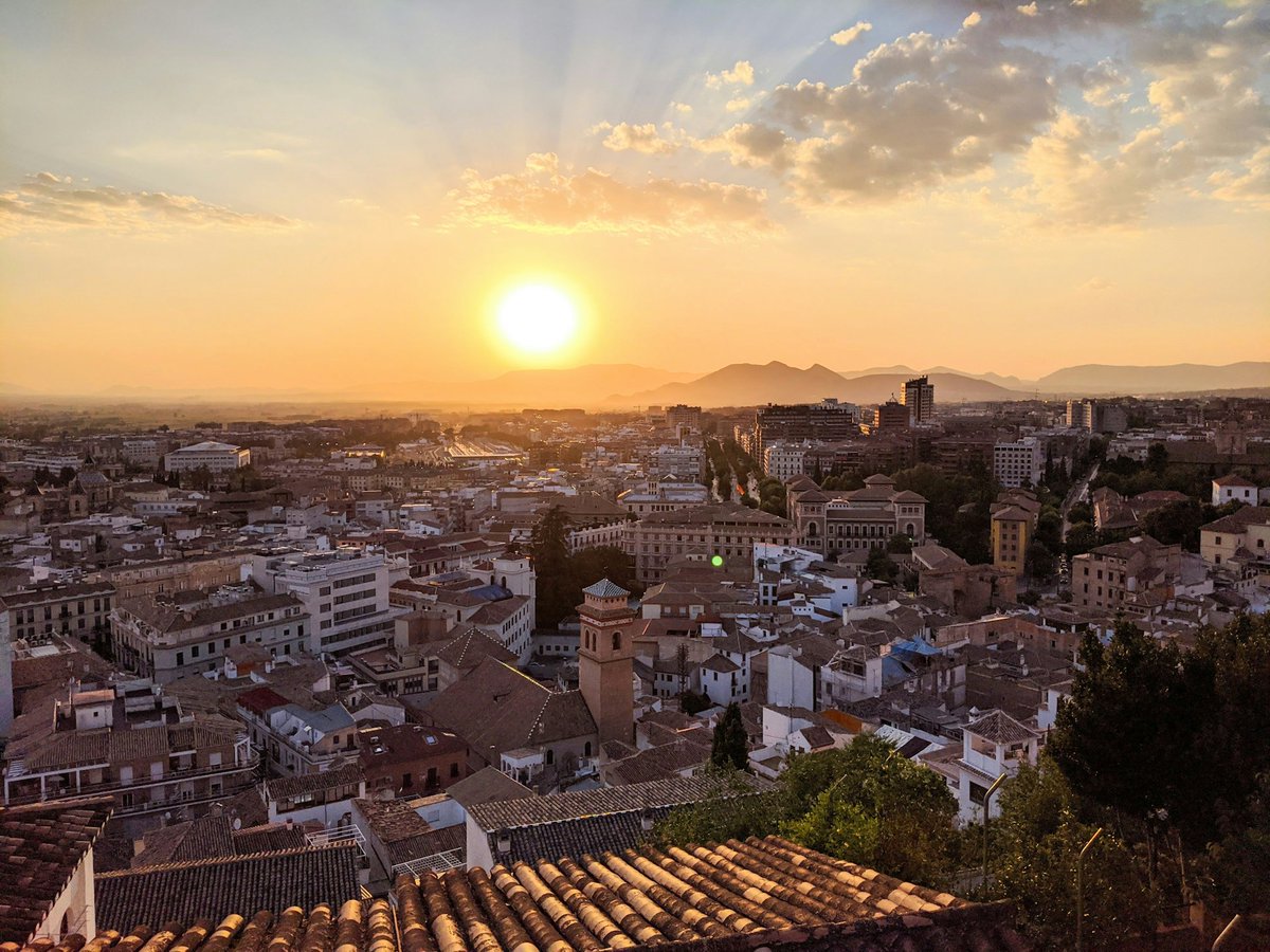 ✨Más de un siglo después...
El 12 agosto 2026, #Granada será uno de los mejores lugares para verlo: hasta un 98 % de ocultación y un atardecer inolvidable sobre la Alhambra.

Te cuento todo en <a href="/ElTiempoes/">Eltiempo.es</a>
👉lnkd.in/ed24xKVP

#EclipseSolar #Eclipse2026 #Astronomía #Ciencia