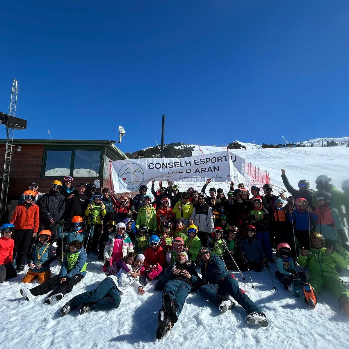 ❄️Eth passat 1 de març, era pista Stadium de Beret, siguec er scenari dera Finau Nacionau d’Esquí Aupin des Jòcs Esportius Escolars de Catalonha, ua jornada qu’amassèc a joeni esportistes de tot eth país en un ambient de competicion, conviuença e passion pera nhèu.