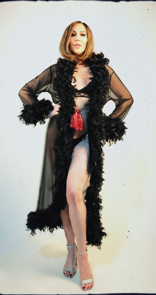 Farrah Mills tweet media