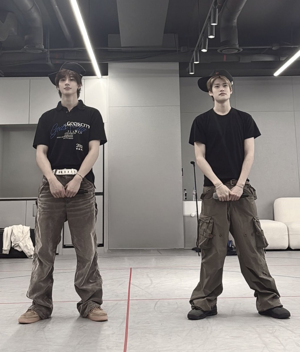 ขวาซ้ายร้ายพอกัน by ยังต๊ะ &amp; จิ๊กโซ่