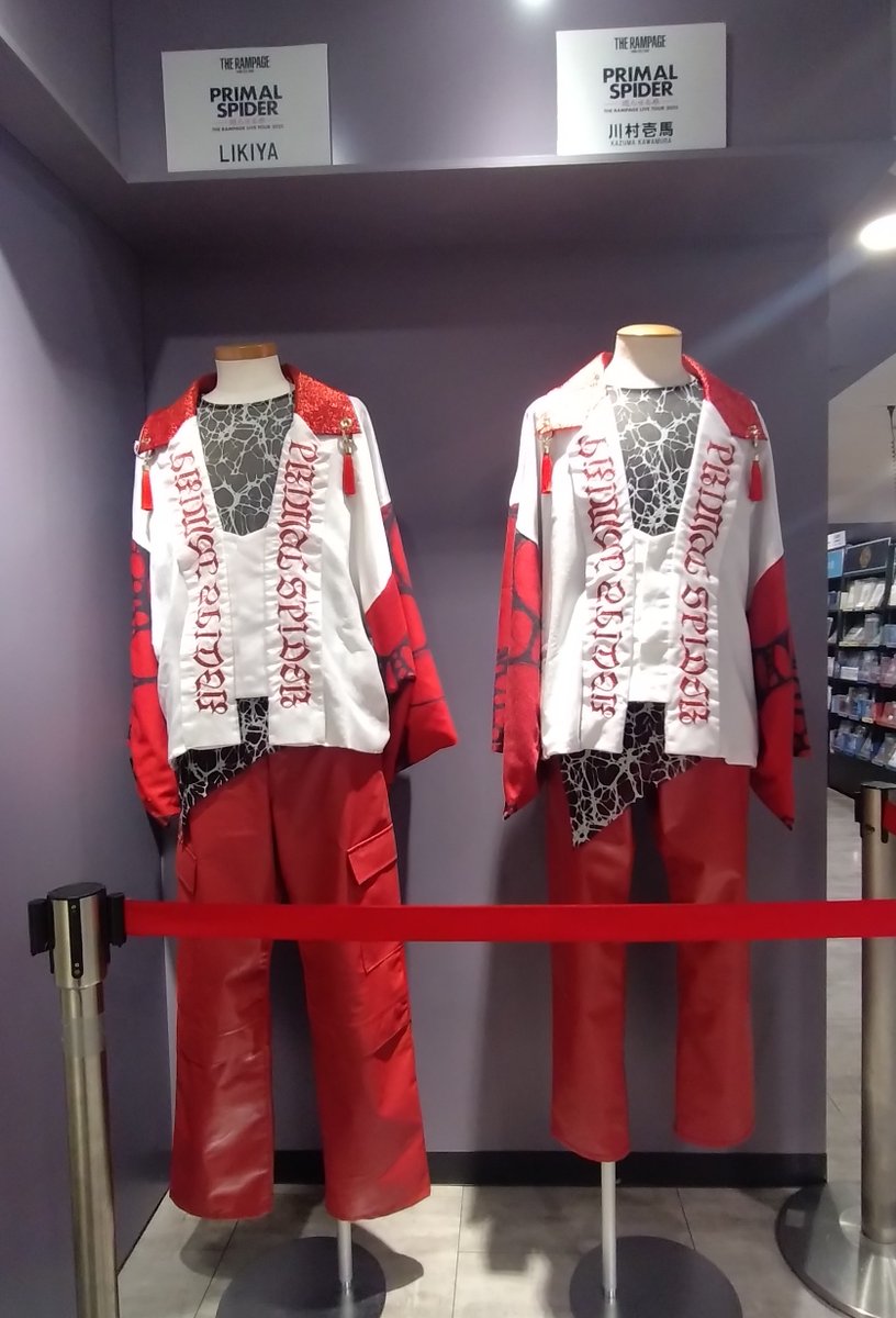 タワレコ渋谷の衣装展示見に行ってきた 壱馬さんのパンツの膝裏が