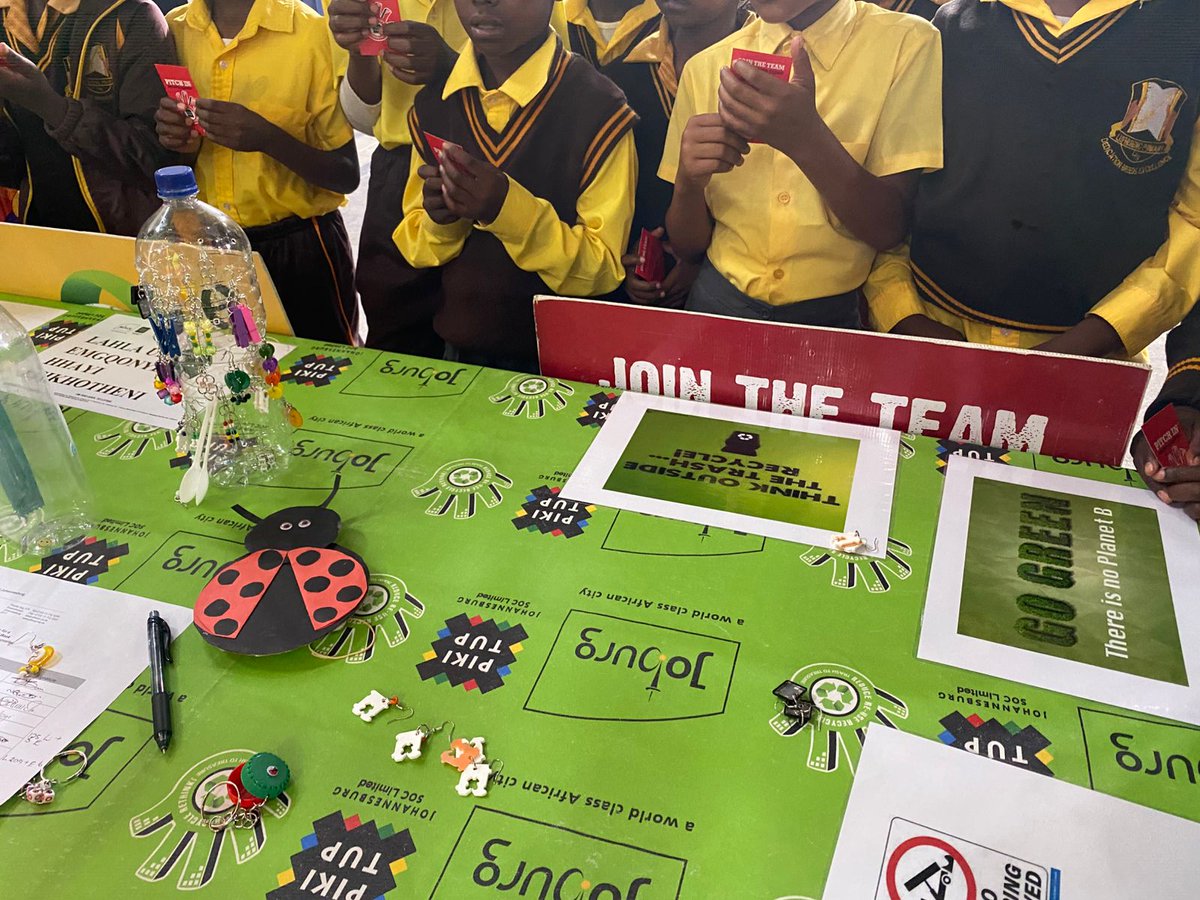 CleanerJoburg's tweet image. We are busy Jozi! We have not stopped the educating! Our Environmental Heroes still at it, STEM week - Teaching learners about recycling, protecting the environment and fun things that you can turn your waste into ♻️🌍💡💚 #Upcycling   @SciBono  @CityofJoburgZA