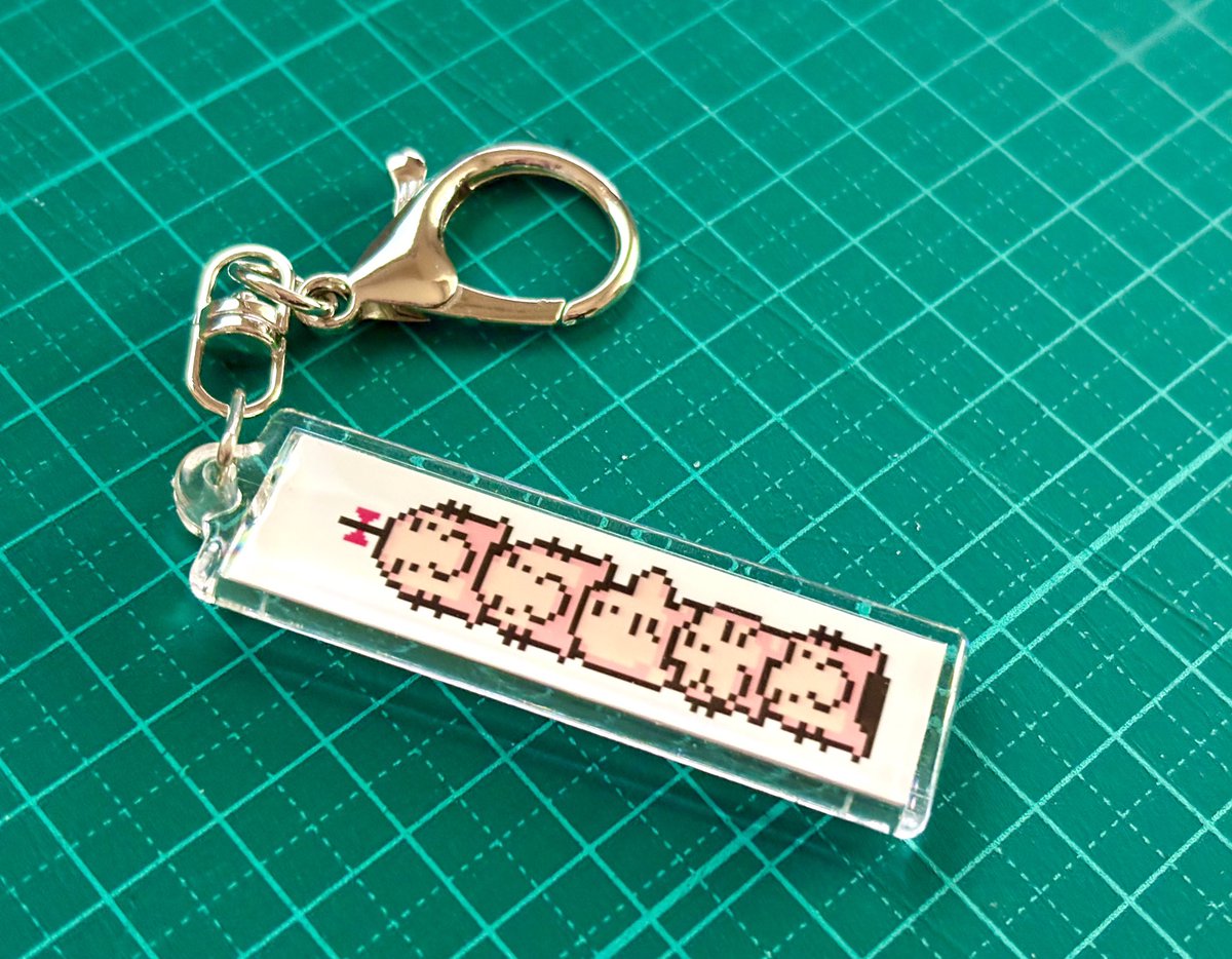 この縦長の100均キーホルダーキット（セリア）にマッチするゲーム関連画像、何かないかなぁ🤔とずっと探してたんですが、なるほど、この画像のために作られた形だったんですね😍ﾋﾟｯﾀﾘ
#100均自作キーホルダー
#MOTHER3
#どせいさんタワー