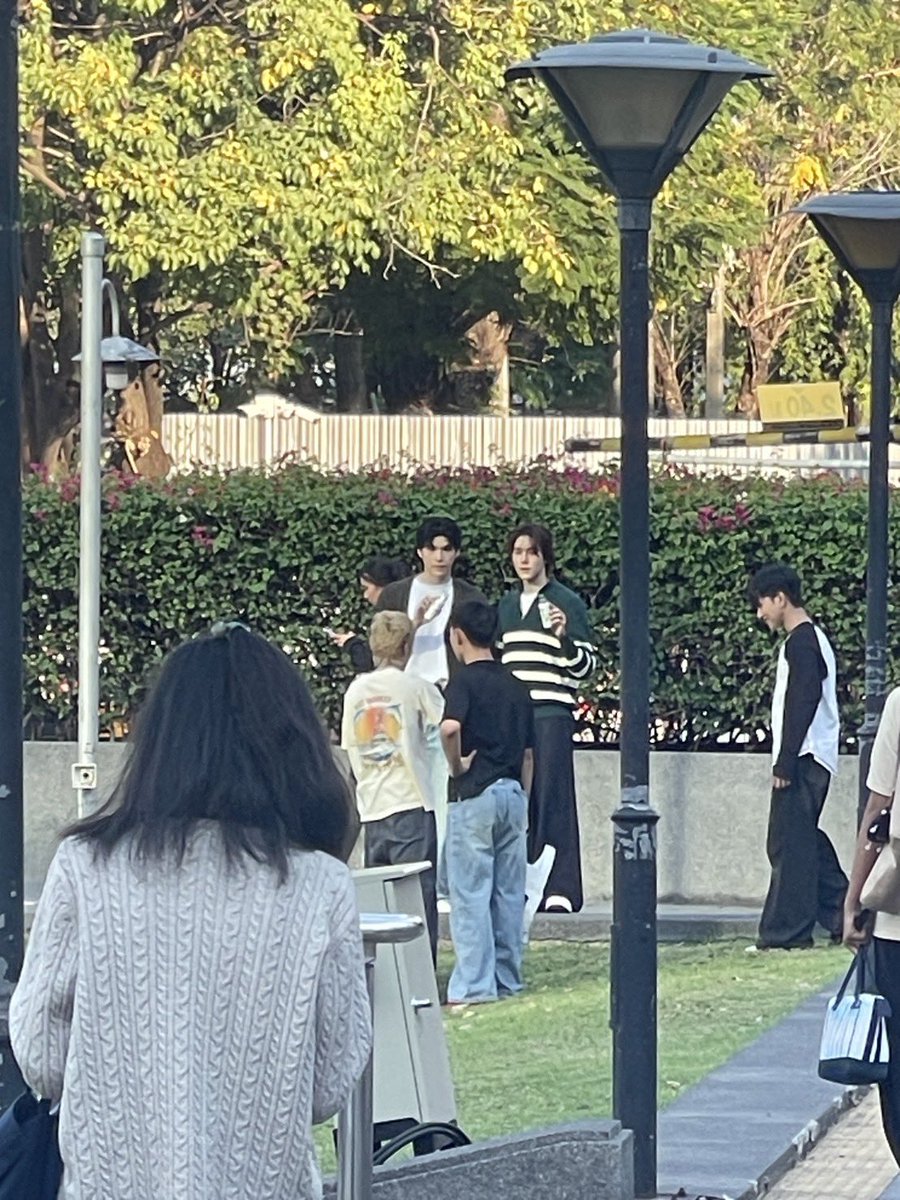 วันนั้น สกายนานิ หล่อมาก 55555555 ถ่ายนานแยะ วันนี้ลงได้แล้ว ㅈ ㅡ ㅈ เห็นจากตรงนี้ยังรู้ว่ารูปต้องดีมาก ๆ พอรูปจริงมา ปึ้ง ดูดีกันทั้งคู่จริง ๆ 🩷3🩷