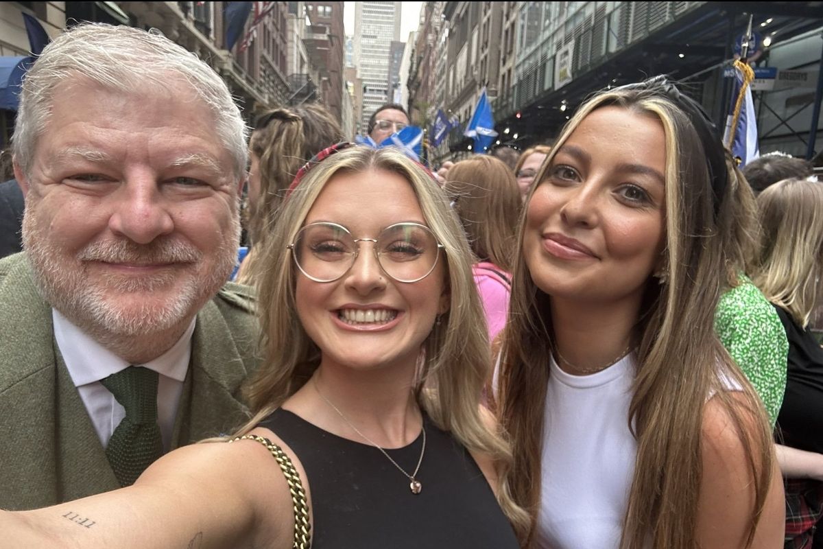 <a href="/CatrionaStewart/">Catriona Stewart</a> How her anxiety must have made her feel as she paraded herself through Times Square infront of crowds of thousands, taking selfies, doesn't bear thinking about

She's been such a trooper.