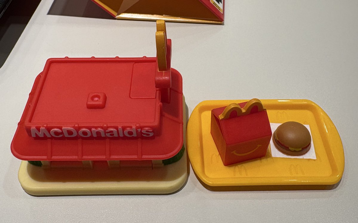 【交換】マック ハッピーセット ミニチュアマクドナルド
 
譲→マクドナルドのおみせ、ハッピーセット＆ハンバーガー＆ハッピーボックス

求→ バーガーグリル、マクドナルドバッグ

なるべくまとめて、郵送での交換でお願いします。
初期傷等気にされない方。
お気軽にお声掛けください。