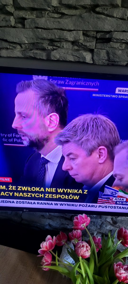 Nasiadówka u kierownika.
Mina pana Grabca mówi wszystko.