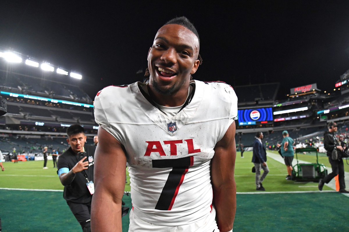 PulseFBL's tweet photo. Falcons - D+

While this may seem harsh, Bijan has an incredible season, Pitts breaks out, and Drake London is great when on the field… and you go 8-9? When you so much offensive talent, and tie for first with a L to the Jets on the schedule… the rating is low #DirtyBirds https://t.co/hDPNhHFQaq