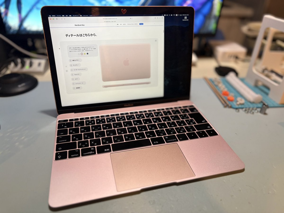 MacBook Neo期待していたけど…
我が家では、いまだに現役の、
MacBookと比較してしまう…
Neoは、バックライトキーボード無しかぁ〜
9年目だから、そろそろ買い替えたいけど…(๑˃̵ᴗ˂̵)