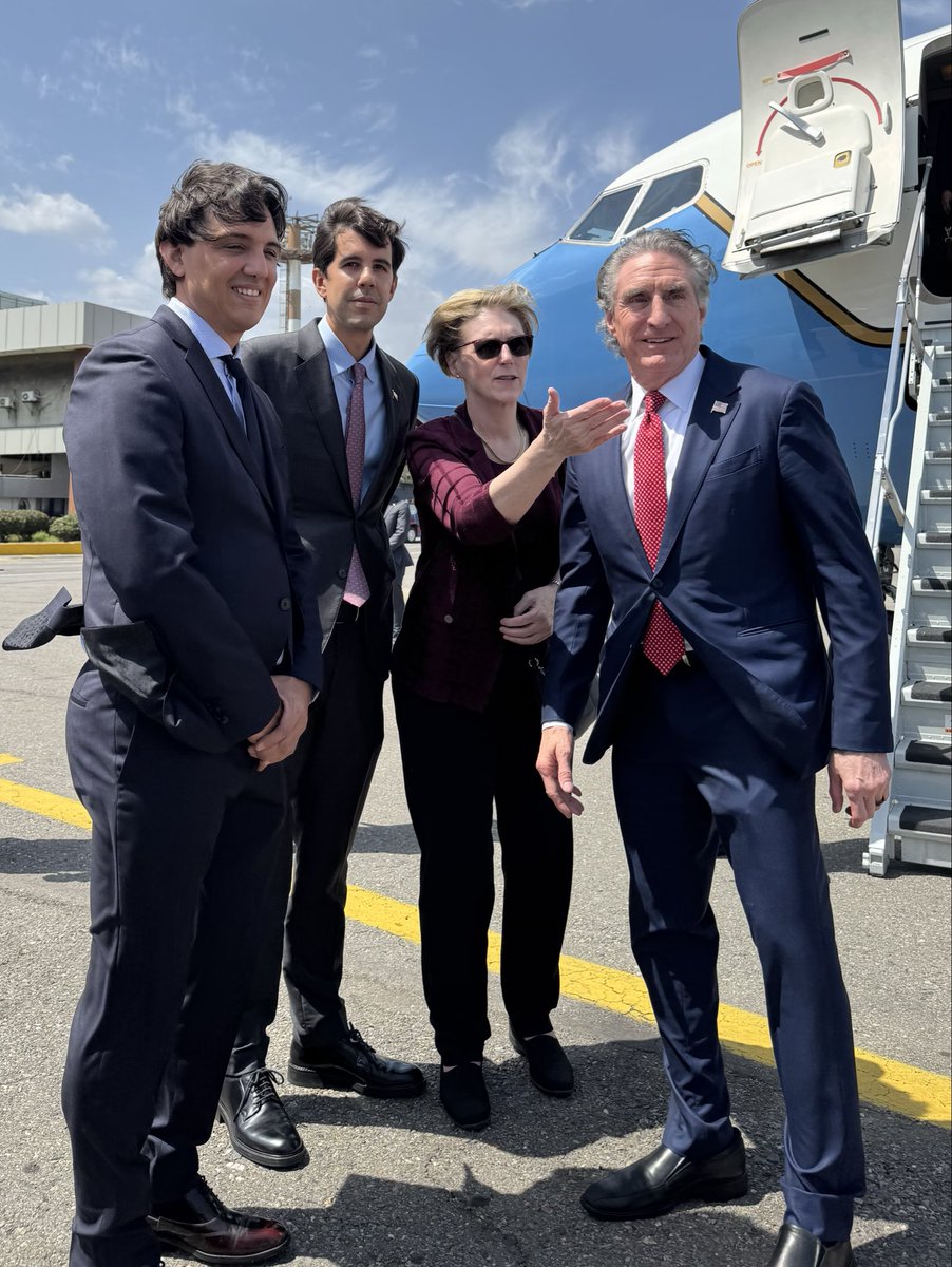 ÚLTIMA HORA | Doug Burgum, secretario del Interior de EE.UU., llega a Caracas para reunirse con Delcy Rodríguez, y establecer mecanismos para la inversión en el sector minero acortar.link/gJRcYV