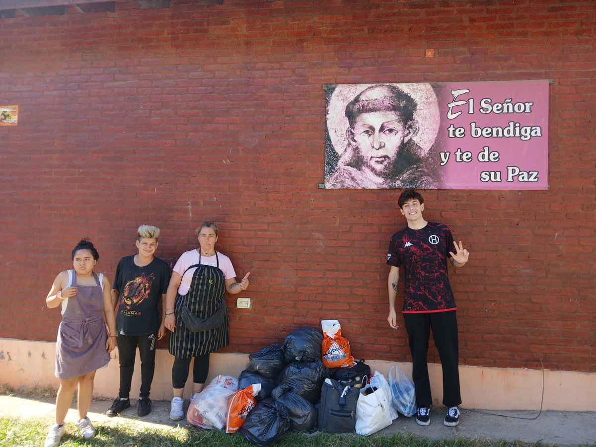 Nuestro Comité es un Puente , hoy entregamos en la Iglesia de #VillaSoldati las Donaciones que los vecinos nos acercan, Militar es involucrarse es dar una mano siempre , sigamos trabajando juntos ❤️ GRACIAS