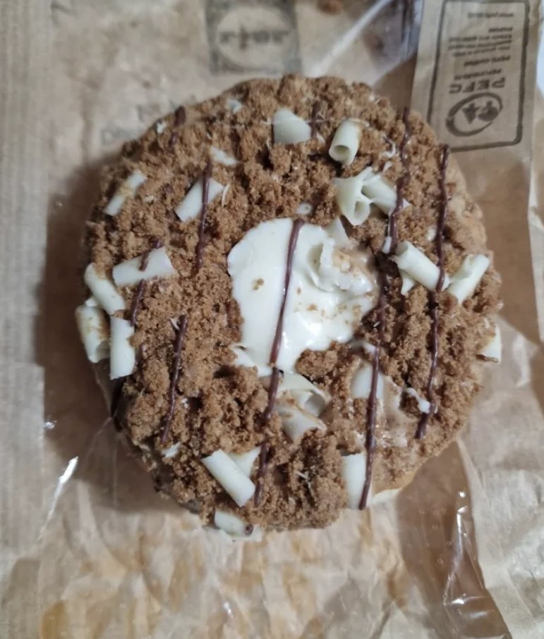 CosyLife_'s tweet photo. This item did not fit in with Cosy's diet. 
But this item was free and oh so tempting. 

Cosy was naughty... 
But it tasted so good 😍 https://t.co/iZENXRJHGg