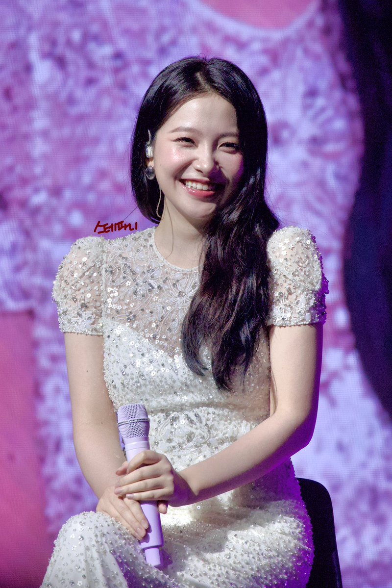 스테파니 tweet media