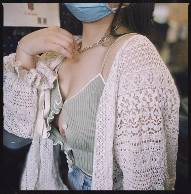 supergrass27's tweet photo. 兄弟们，喝奶时间到了#大奶 #骚货 #大胸 #反差 https://t.co/dPQtsb2w0h