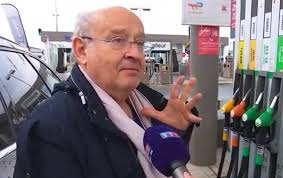 Kohlerderien's tweet photo. Déjà deux heures de queue à la station essence Porte St Cloud selon ce témoin https://t.co/7W0GiqvCvr
