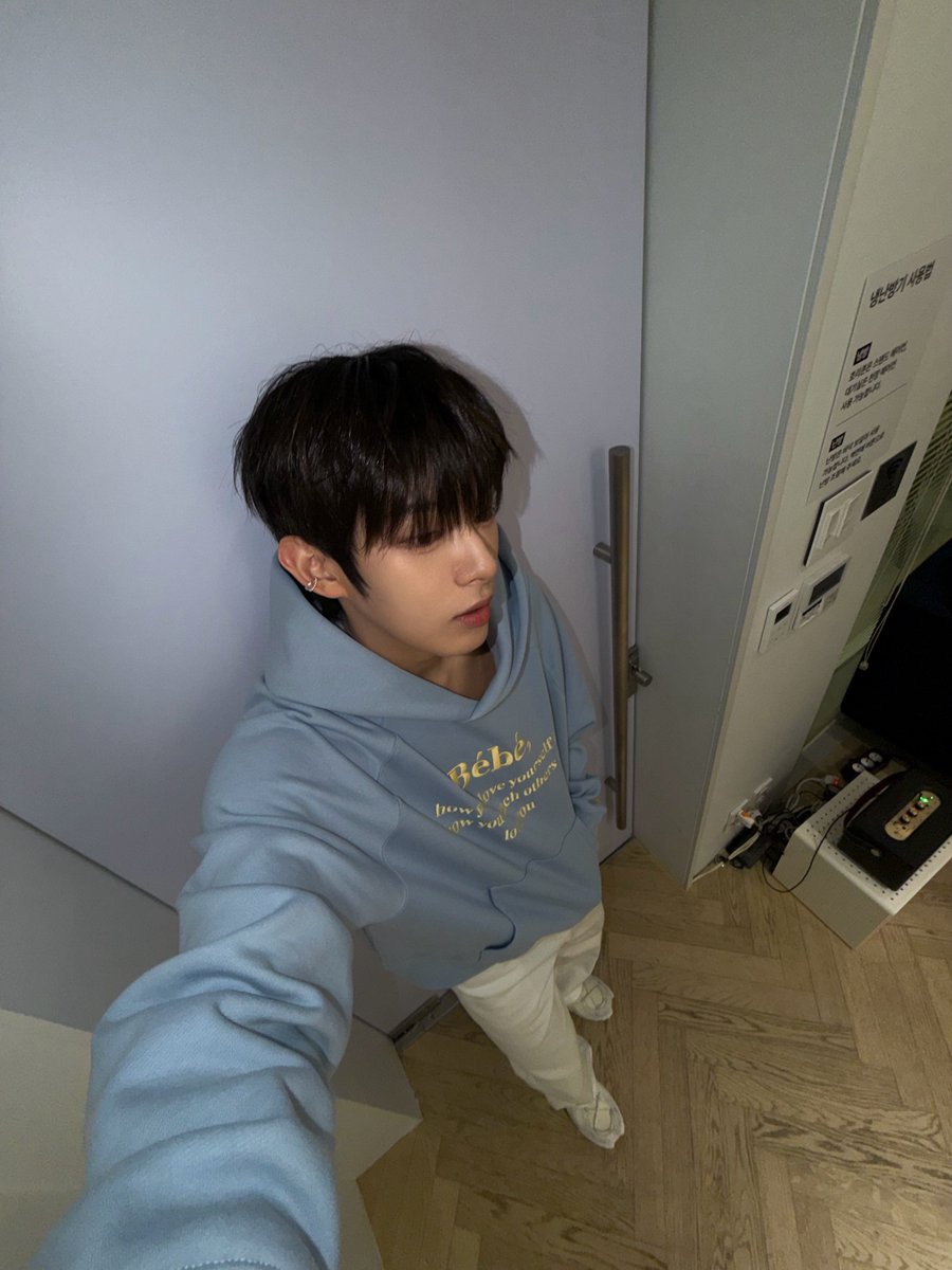 STEJAY_official's tweet photo. 03.04.2026 | WeVerse Update

this hoodies soft… but not softer than how I feel about you🥰🩵

#STEVEN #STVN #스티븐 
#AHOF #아홉 https://t.co/djxzaOBGgO