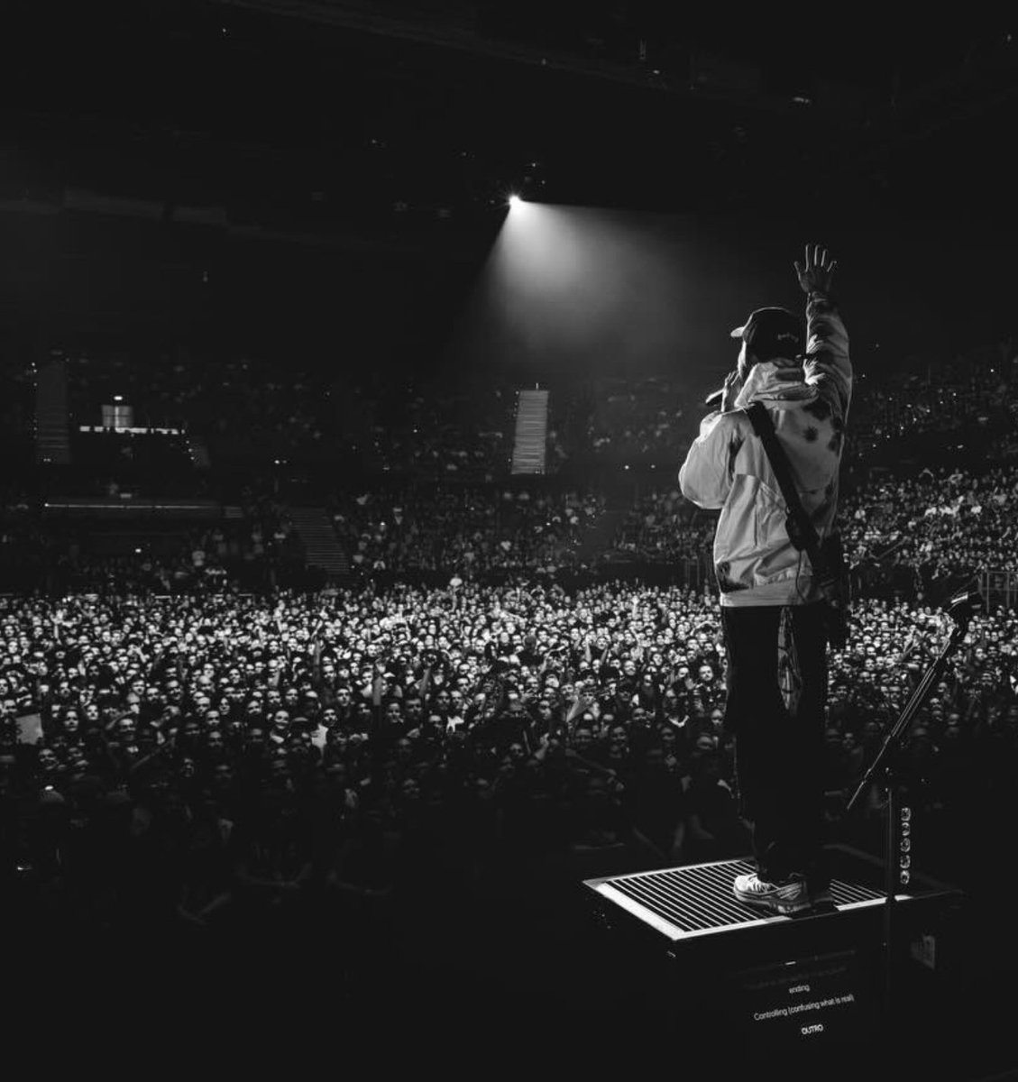 Mike Shinoda (Linkin Park) greets a MASSIVE audience during the band's performance last night in Brisbane, Australia.

📷 Radnomadvisuals