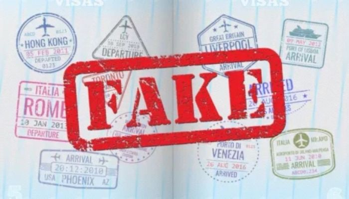 tv13gujarati's tweet image. સુરત એરપોર્ટ પર પોર્ટુગલનો ડુપ્લીકેટ પાસપોર્ટ ઝડપાયો, 5 વર્ષ સુધી ઇમિગ્રેશન એજન્સીઓને આપી થાપ

tv13gujarati.com/news/duplicate…

#SuratAirport #PassportFraud #ImmigrationNews #GujaratPolice #TV13Gujarati