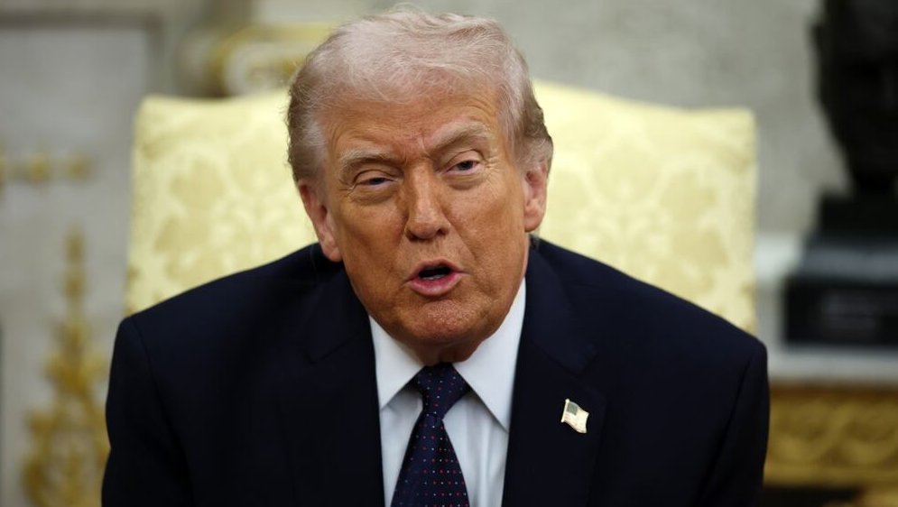 eluniversocom's tweet photo. Scott Bessent confirma aranceles globales del 15% de Trump para esta misma semana https://t.co/8bUQRkFh5V https://t.co/gIQmWstLkO