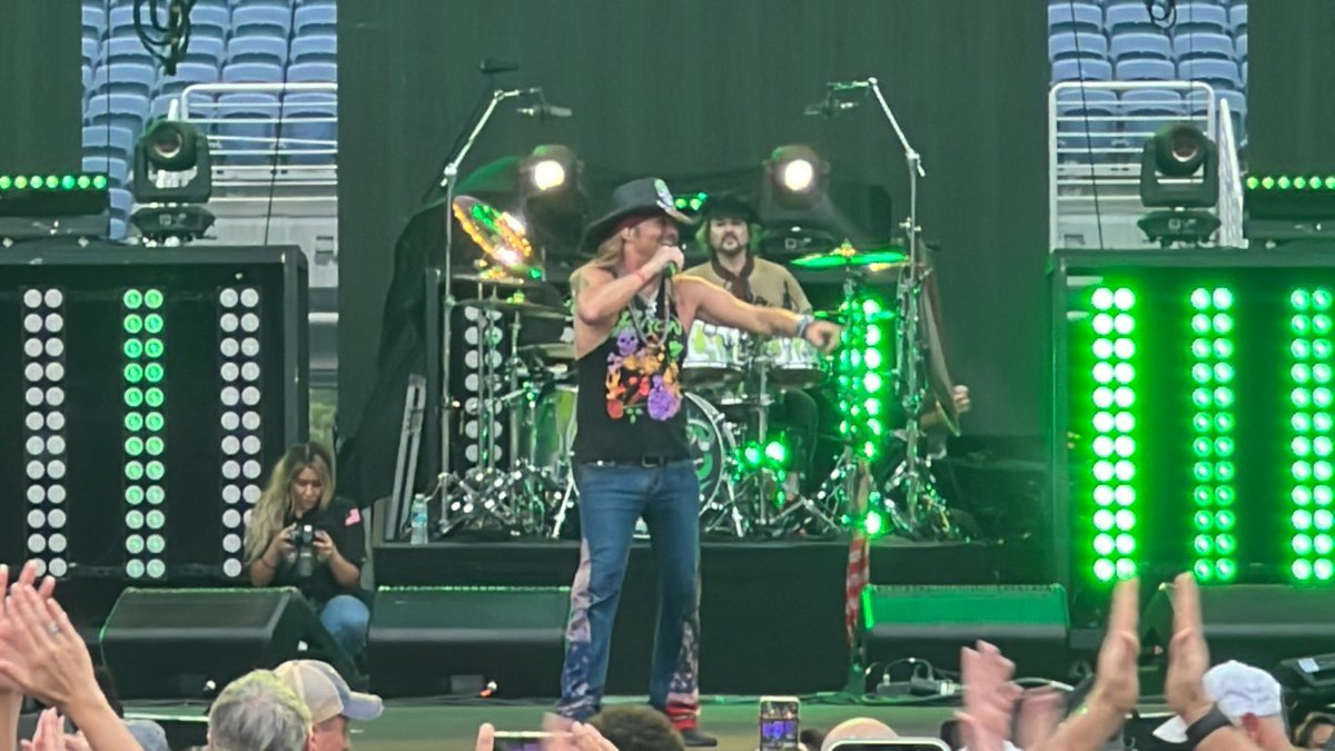 GenoRadio's tweet image. Bret Michaels tickets again today on the show at 4:20.  #poison #clearwater