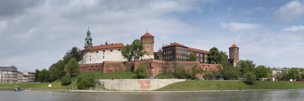 AlexFromSpace90's tweet photo. @mousesports @Razer @TeamRazer 1) Wawel Castle
2) The Wawel Dragon (Smok Wawelski)
3) The CS map is Cobblestone (de_cbble) https://t.co/l17GZ1VKYc