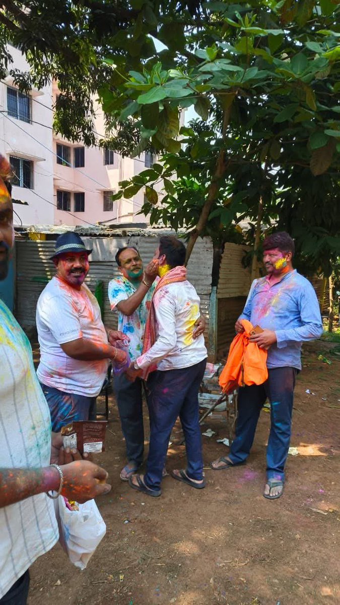 Ranapratap85's tweet photo. ୟୁନିଟ -୮ ସ୍ଥିତ Helping Hands Organisation ଠାରେ ହୋଲି ଅବସରରେ ବିତେଇଥିବା କିଛି ମୁହୂର୍ତ୍ତ ।
#Holi #HelpingHand #Unit8 https://t.co/2ViCPbutBf