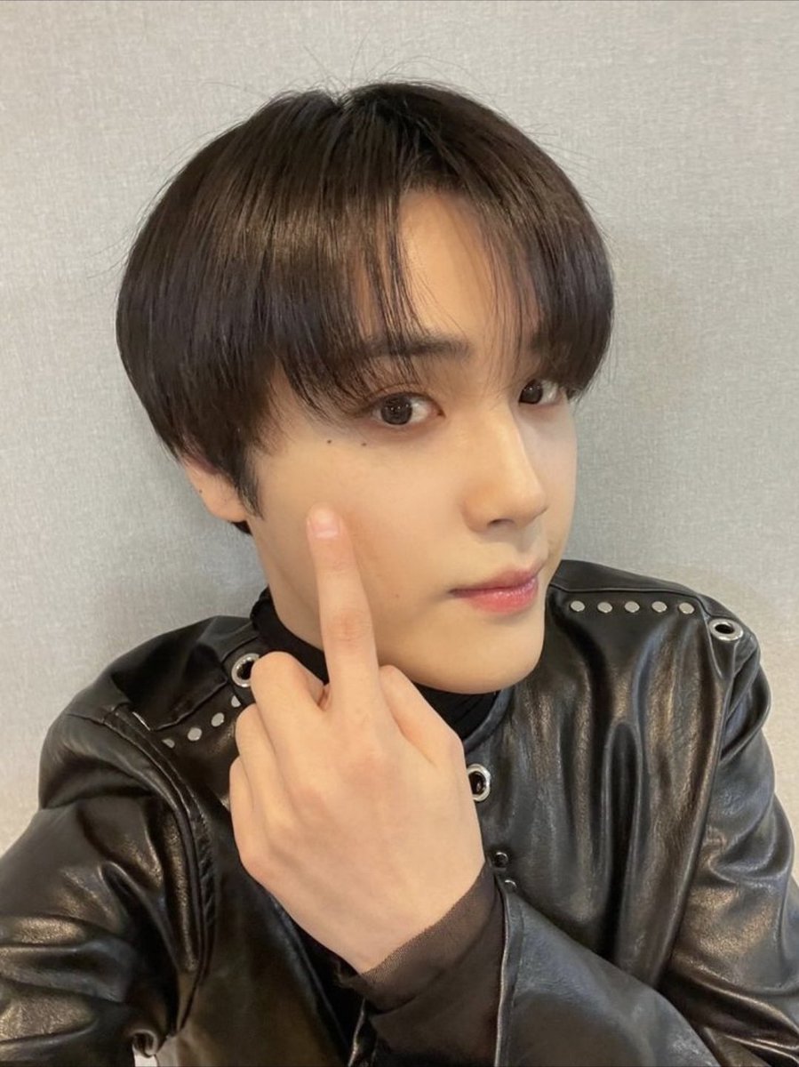 Haknyeon month!! 🍊🐰

#TheBSelcaDay #THEBOYZ  #HAKNYEON #주학년 #TBSD #TheBshot◡̈ #DeobiSelcaDay #FindingDeobis #THEBOYZ #더보이즈