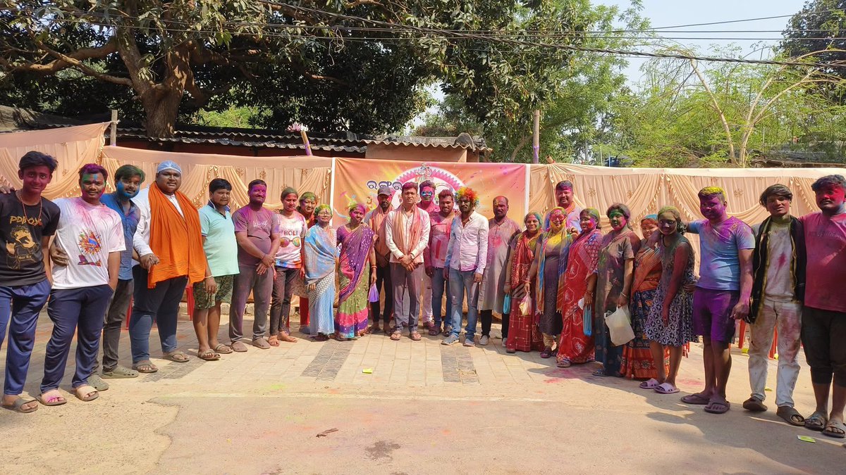 Ranapratap85's tweet photo. ୱାର୍ଡ ନଂ -୩୫ ଅନ୍ତର୍ଗତ ୟୁନିଟ -୯ ୟୁଥ କ୍ଲବ ଦ୍ୱାରା ସ୍ଥାନୀୟ ଯୁବକ ଏବଂ ମା -ଭଉଣୀ ମାନଙ୍କୁ ନେଇ ଆୟୋଜିତ “ହୋଲି ମିଳନ” କାର୍ଯ୍ୟକ୍ରମରେ ଯୋଗ ଦେବା ଅବସରରେ ……….
#Holi #Unit9 #Bhubaneswar https://t.co/DKNUQuNrLZ