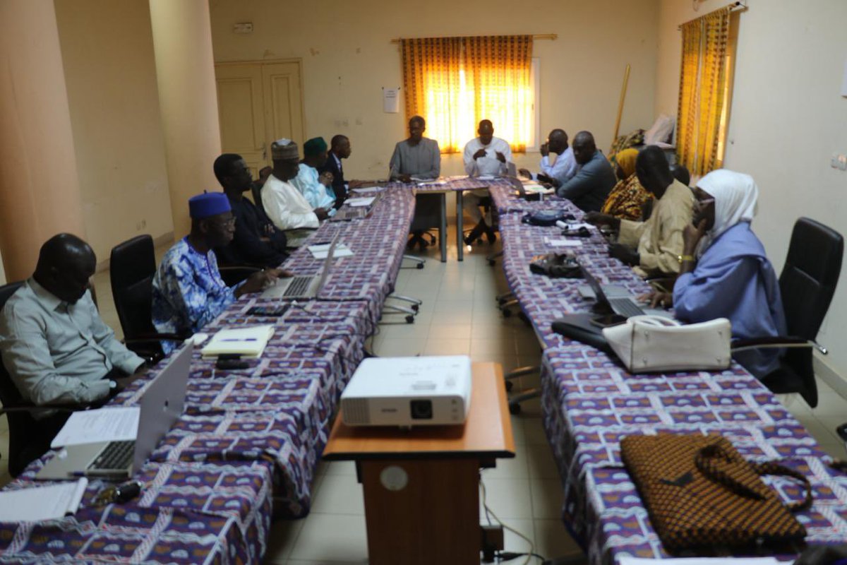 lefndasp's tweet image. Le CNIA prépare son renouvellement en juin pour renforcer la gouvernance et la compétitivité de la filière arachidière, avec le soutien du @fndasp /PCAE.

#Agriculture #Arachide #Sénégal #Gouvernance