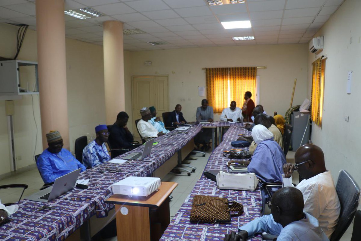 lefndasp's tweet image. Le CNIA prépare son renouvellement en juin pour renforcer la gouvernance et la compétitivité de la filière arachidière, avec le soutien du @fndasp /PCAE.

#Agriculture #Arachide #Sénégal #Gouvernance