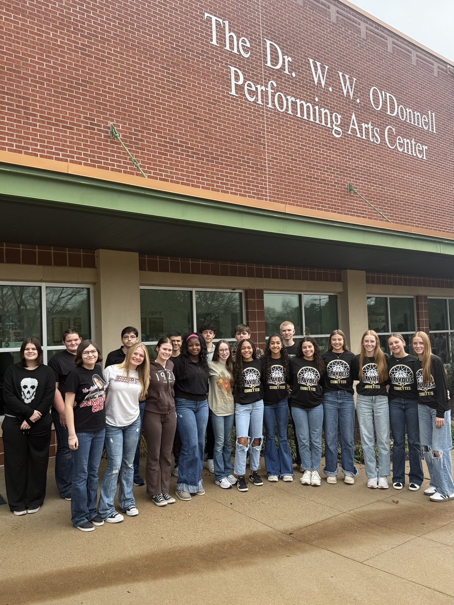 RTC_HS's tweet photo. Dr. Marek’s Eng. I class had the opportunity to attend Romeo and Juliet at the Blinn College PAC. We are grateful to Mr. Brad Nies, Director &amp; Professor of Theatre Arts, along with the entire Blinn College Theatre Arts Program, for their hospitality! https://t.co/DkhXaJnn9P