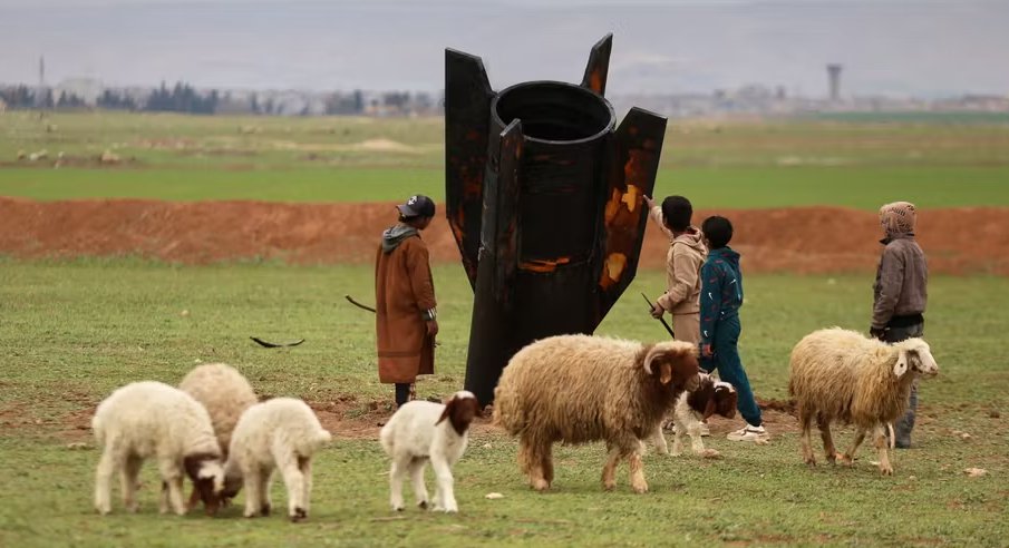 AchGutt's tweet image. #USA #Guerre Toute l'#impasse de l'#évolution #capitaliste du #monde est saisie dans cette terrifiante image du 21è siècle. #Revolution #unAutreMondeestPossible #WeShallOvercome