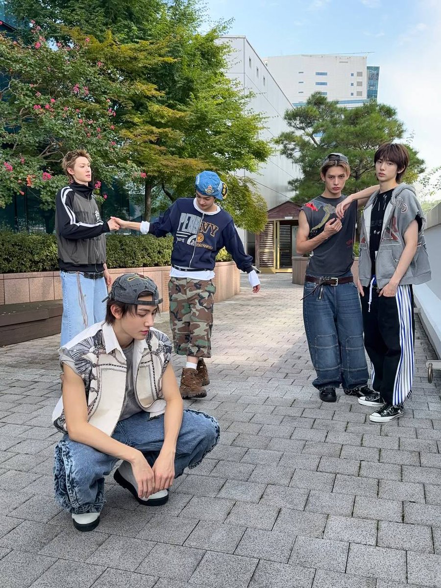 𝐒aja 𝕭ᦅყ𝘀 ✩聲𝄒 𝐅𝕒𝚂𝙷io͞𝙽 tweet media