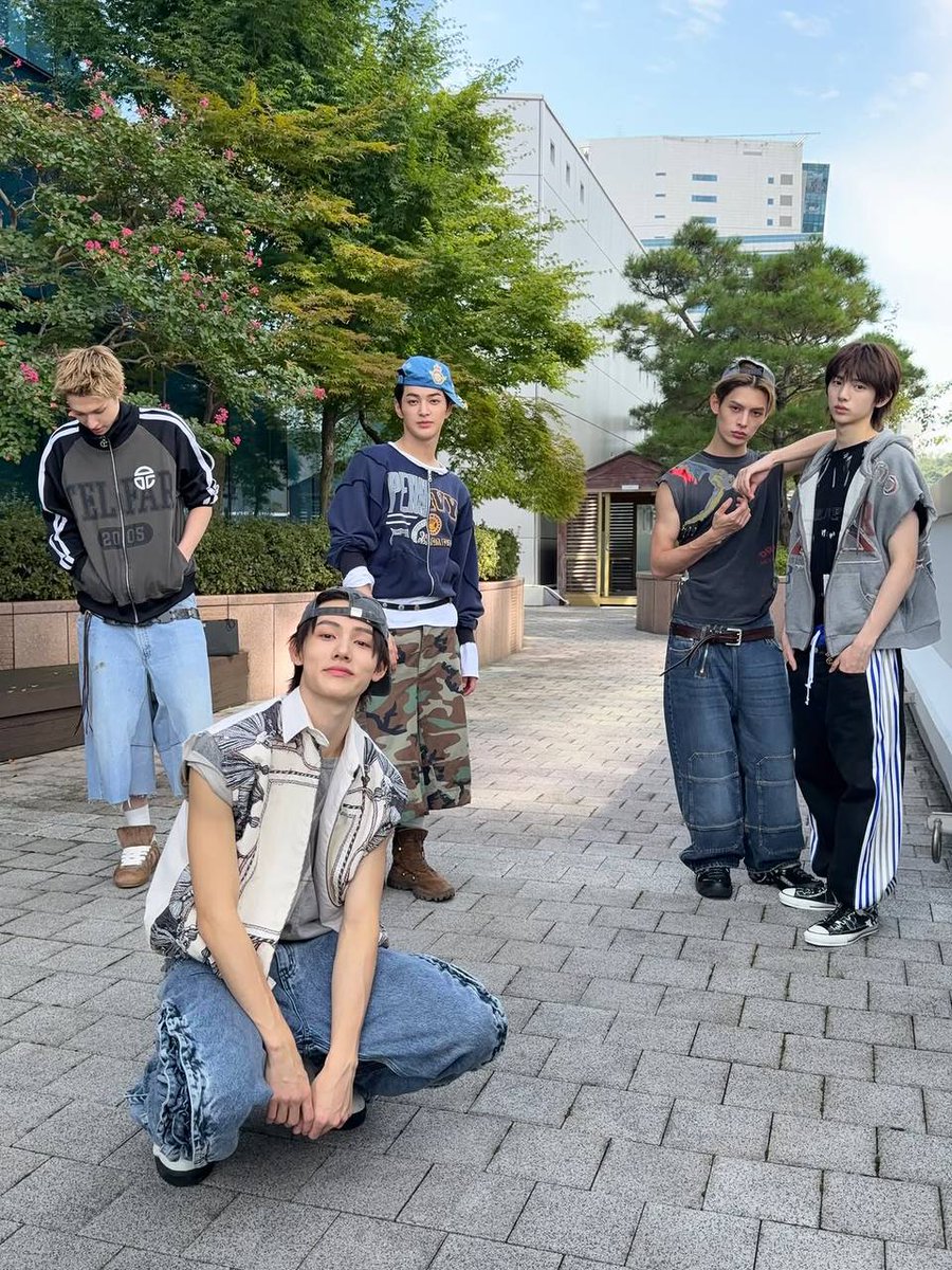 𝐒aja 𝕭ᦅყ𝘀 ✩聲𝄒 𝐅𝕒𝚂𝙷io͞𝙽 tweet media