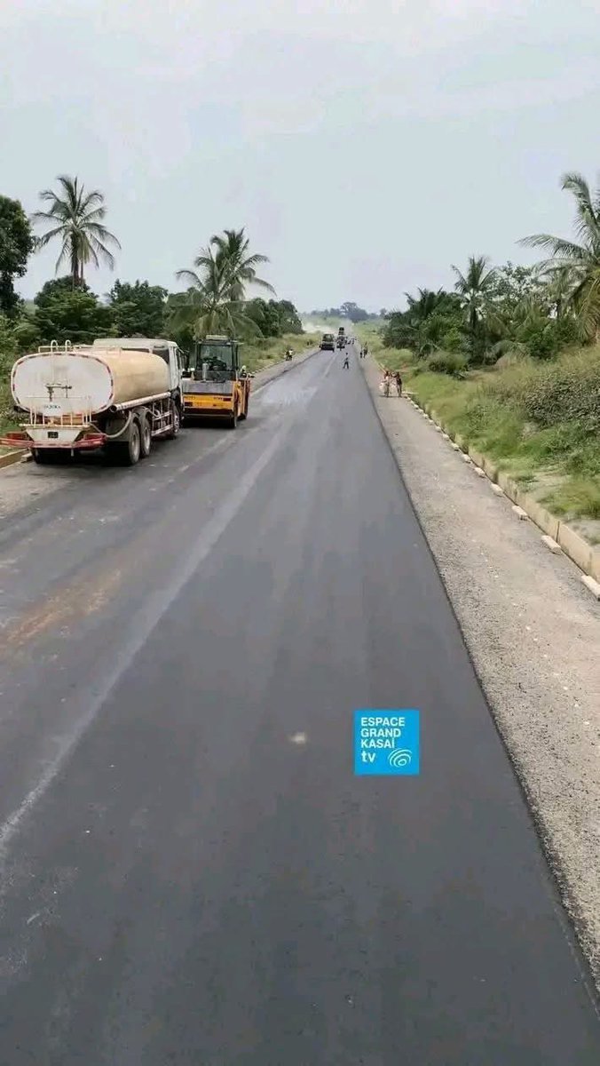 🇨🇩 RDC | Grand Kasaï – Route Kananga – Kalamba Mbuji

Sur les 230 km prévus pour relier Kananga au poste frontalier de Kalamba Mbuji, 11,7 km d’asphalte sont déjà réalisés, du PK 0 (bifurcation RN1 à Matamba) jusqu’au PK 11+700 au village Tshinyama.

Cette route stratégique ouvre