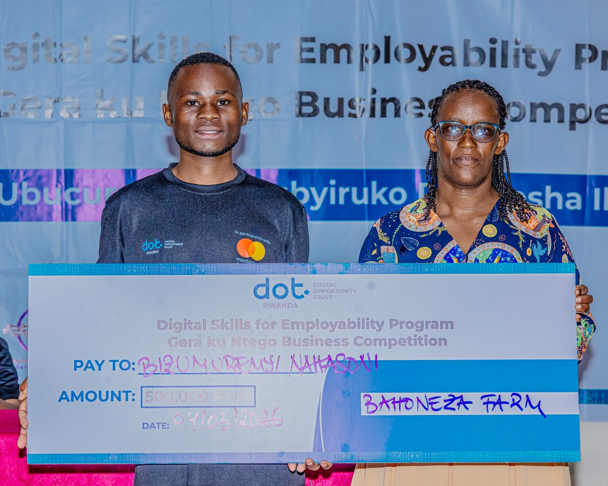 KireheDistrict's tweet photo. Uyu munsi mu Karere hakozwe amarushanwa y'urubyiruko rumaze amezi 6 rwigishwa n'umufatanyabikorwa DOT-Rwanda uko bakoresha ikoranabuhanga  mu kwagura imishinga iciriritse, Icumi ba mbere bahembwe 500,000 Rwf, batanu bahembwa 100,000rwf naho cumi na batanu bahembwa 50,000rwf. https://t.co/MIaFkDoKjq