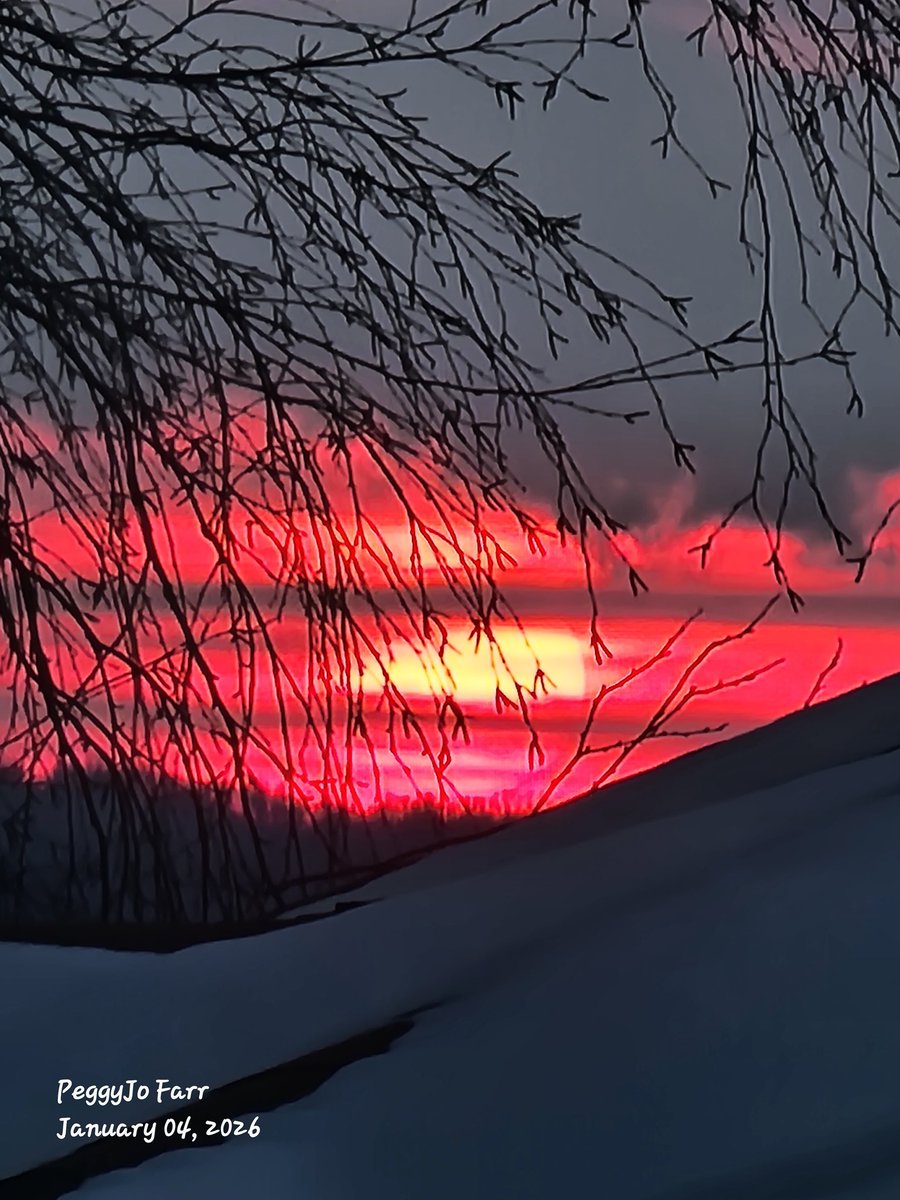 PeggyJoFarr2's tweet image. Sending you sunshine.☀️We have rain again as well. I look at bright photography. It helps.
#settingsun