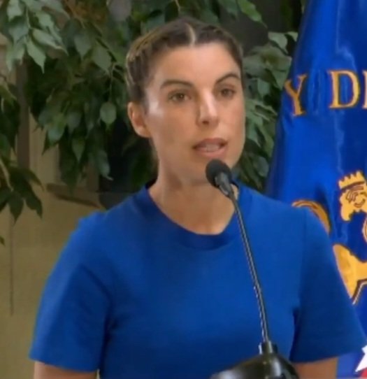 Por qué cuando las pillan en algo malo a las zurdas, después salen en un punto de prensa  sin maquillaje, ni joyas y todas tapadas?  Maite Orsini.