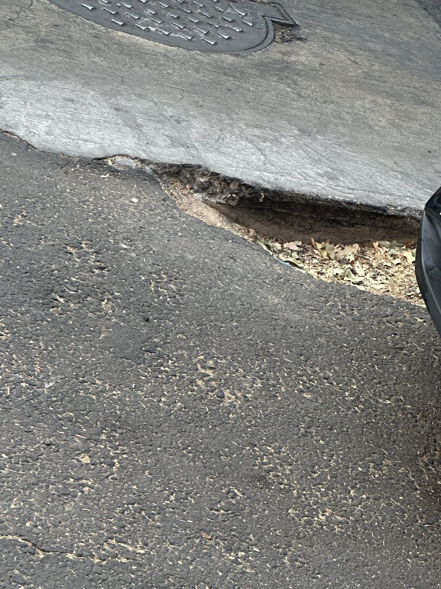 ramirezgmiguel's tweet photo. Hola @BJAlcaldia no se olviden de pasar por Moras ( entre Felix Cuevas y Matías Romero ) durante este #bacheton 😁 por su atención gracias https://t.co/zDHImqq0SO