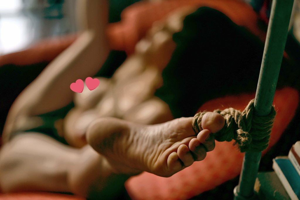 Unnamedminorxxx's tweet photo. Toe tie with @lylaaaboo ♡
📸 @filmnetflick 
Rope by @Unnamedminorxxx https://t.co/YRIPWKcdKK